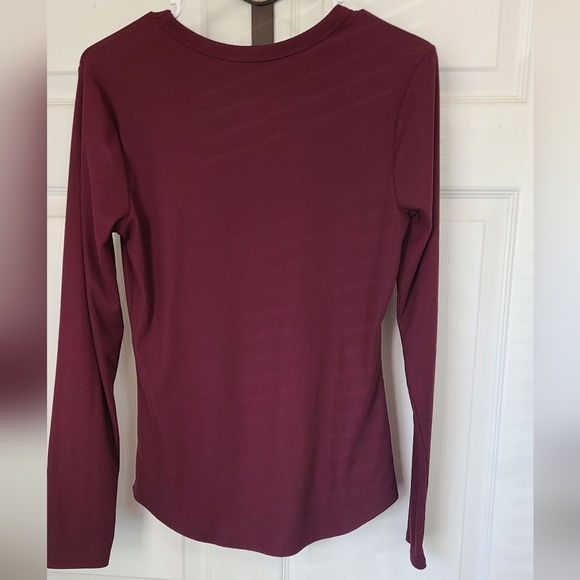 (430) No Boundaries Woman's Long Sleeve Ribbed T-Shirt, Size: L Color: Maroon - Picture 8 of 10